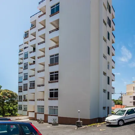 Cozy - Superb Location - Long Rates! Funchal (Madeira)