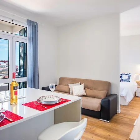 Cozy - Superb Location - Long Rates! Apartment