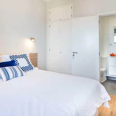Cozy - Superb Location - Long Rates!