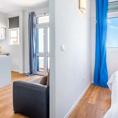 Apartment Cozy - Superb Location - Long Rates!
