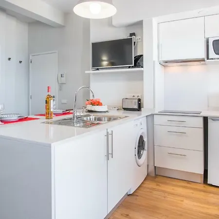 Cozy - Superb Location - Long Rates! *