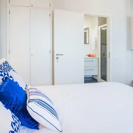 Cozy - Superb Location - Long Rates!