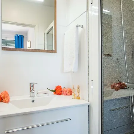 Cozy - Superb Location - Long Rates!