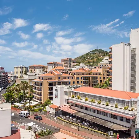 Cozy - Superb Location - Long Rates! Apartment