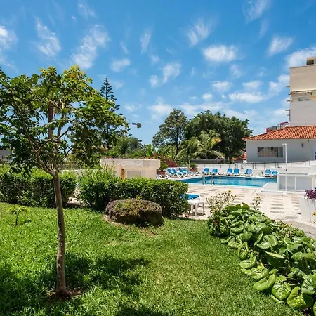 Apartment Cozy - Superb Location - Long Rates!